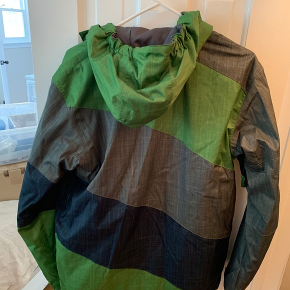 QuickSilver Snowboarding Jacket - Picture 3 of 3